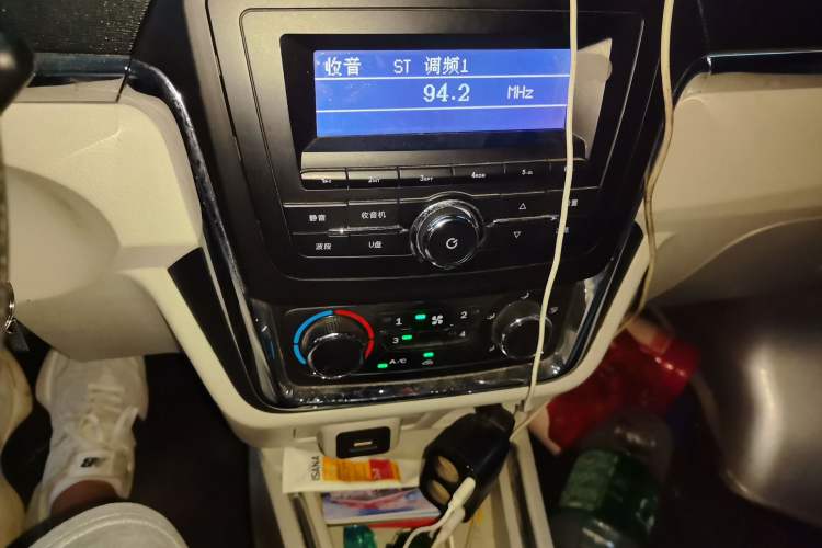 Used Jinbei Hiace X30 2024 1.5L Champion Edition Passenger Vehicle 5/6/7 Seats Audio And AC Panel