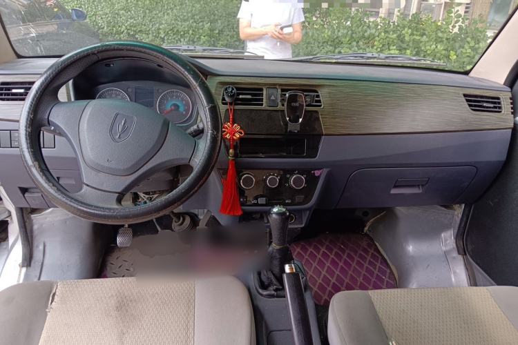 Used Jinbei Hiace X30 2024 1.5L Wealthy-Style Passenger Van 5/6/7 Seater with Front-Mounted Air Conditioning Center Console