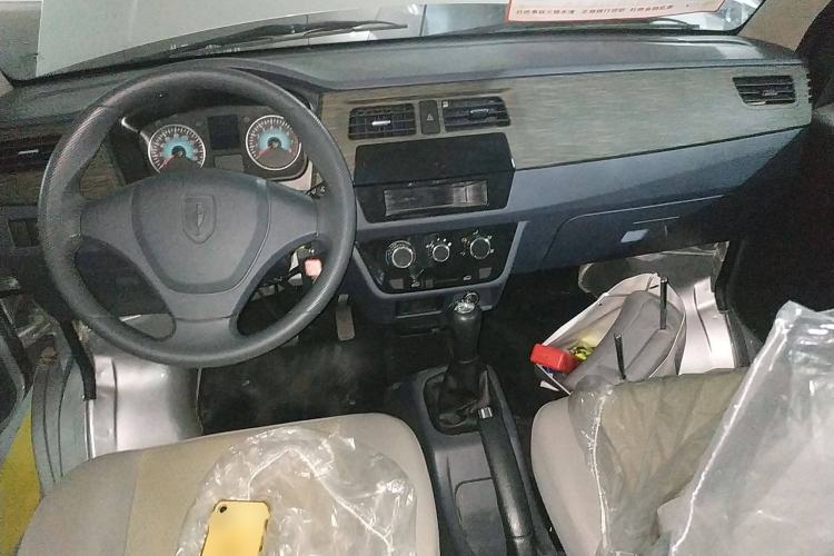 Used Jinbei Hiace X30 2024 1.5L Champion Edition Passenger Vehicle 5/6/7 Seats Center Console