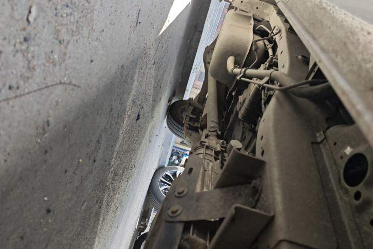 Used Jinbei Hiace X30 2024 1.5L Champion Van 2/5 Seats Chassis Front Right