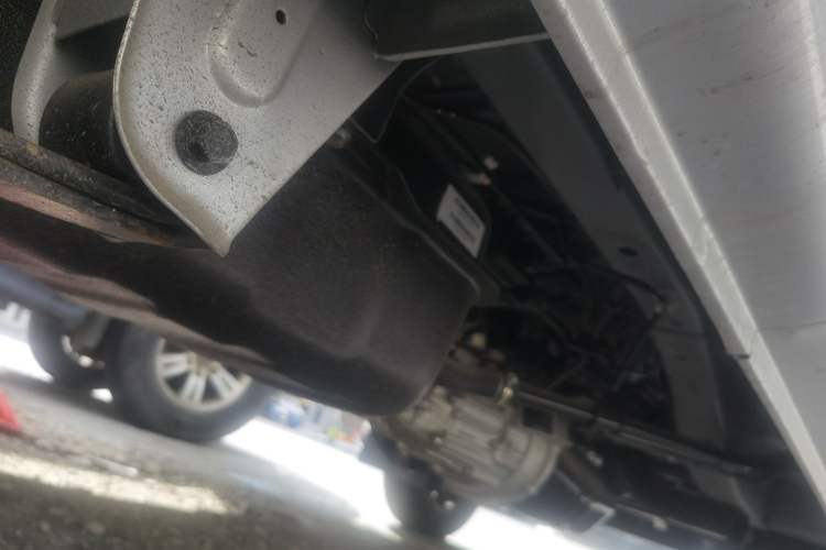 Used Jinbei Hiace X30 2024 1.5L Champion Edition Passenger Vehicle 5/6/7 Seats Chassis Rear Right