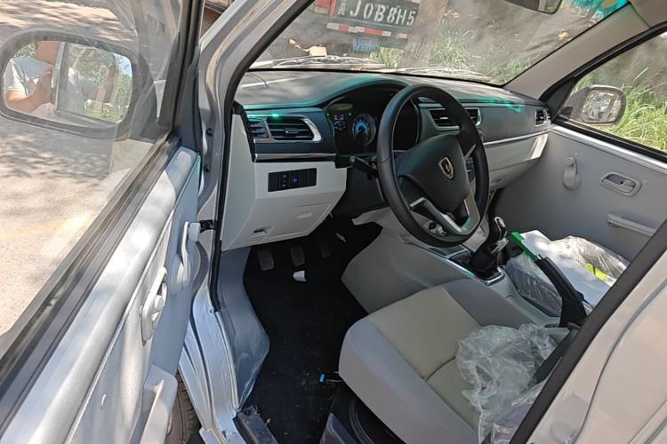 Used Jinbei Hiace X30 2024 1.5L Champion Edition Passenger Vehicle 5/6/7 Seats Driver Seat