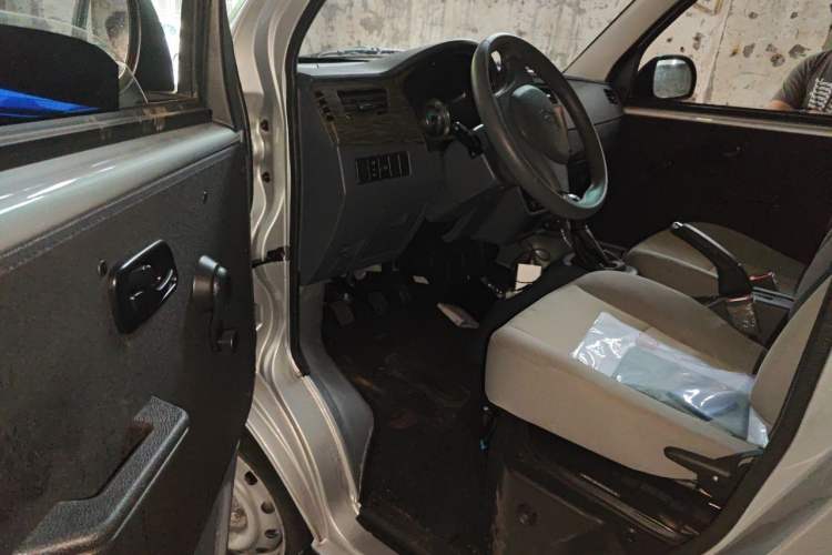Used Jinbei Hiace X30 2024 1.5L Champion Edition Passenger Vehicle 5/6/7 Seats Driver Seat
