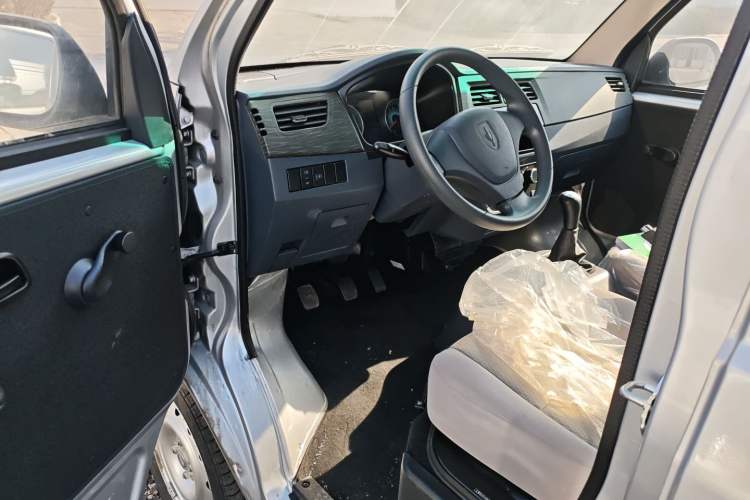 Used Jinbei Hiace X30 2024 1.5L Champion Edition Passenger Vehicle 5/6/7 Seats Driver Seat