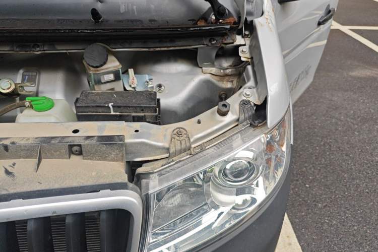 Used Jinbei Hiace X30 2024 1.5L Champion Van 2/5 Seats Engine Bay Left