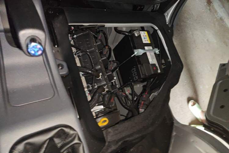 Used Jinbei Hiace X30 2024 1.5L Champion Edition Passenger Vehicle 5/6/7 Seats Engine Bay Left