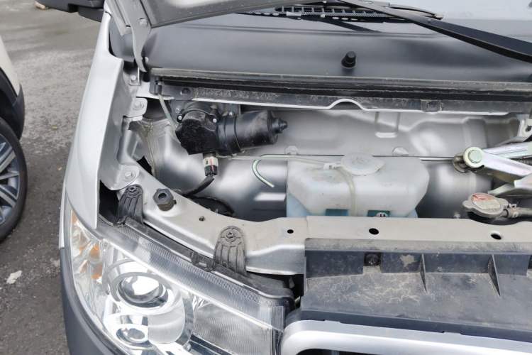 Used Jinbei Hiace X30 2024 1.5L Champion Van 2/5 Seats Engine Bay Right