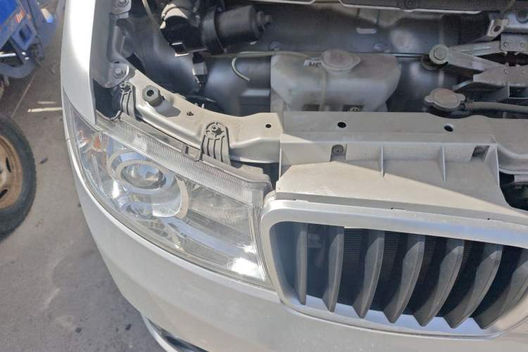 Used Jinbei Hiace X30 2024 1.5L Champion Van 2/5 Seats Engine Bay Right