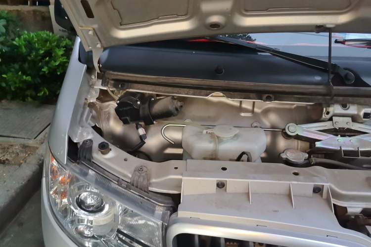 Used Jinbei Hiace X30 2024 1.5L Champion Edition Passenger Vehicle 5/6/7 Seats Engine Bay Right