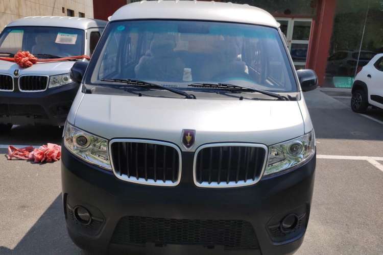 Used Jinbei Hiace X30 2024 1.5L Wealthy-Style Passenger Van 5/6/7 Seater Exterior 1