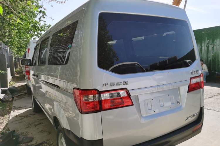 Used Jinbei Hiace X30 2024 1.5L Champion Edition Passenger Vehicle 5/6/7 Seats Exterior 2