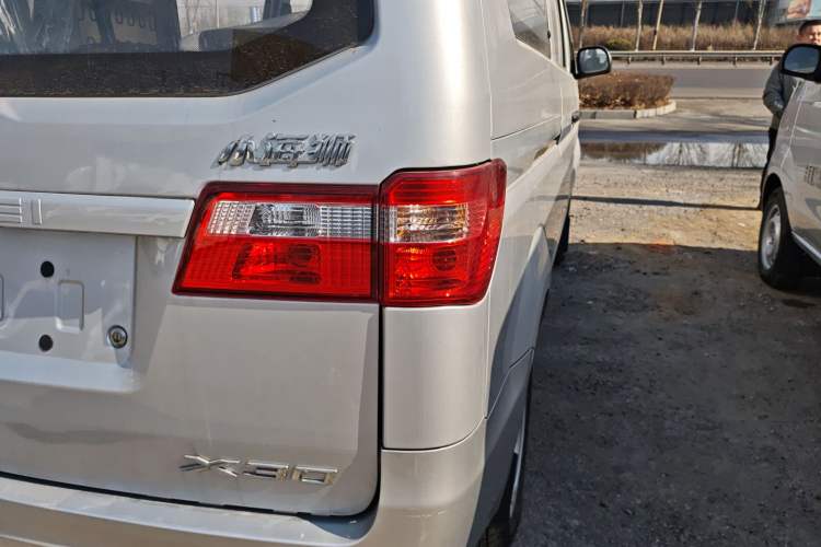Used Jinbei Hiace X30 2024 1.5L Champion Edition Passenger Vehicle 5/6/7 Seats Exterior 3