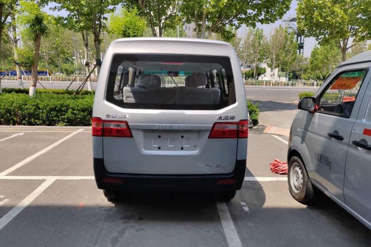 Used Jinbei Hiace X30 2024 1.5L Wealthy-Style Passenger Van 5/6/7 Seater Exterior 4