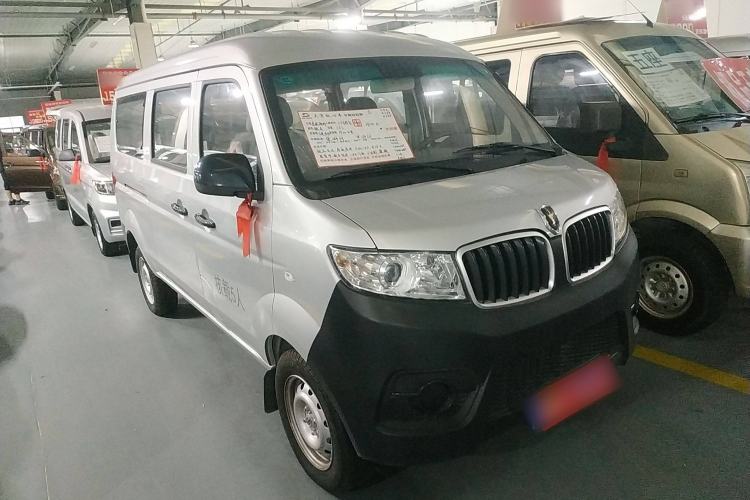Used Jinbei Hiace X30 2024 1.5L Champion Edition Passenger Vehicle 5/6/7 Seats Front Right 45 Deg