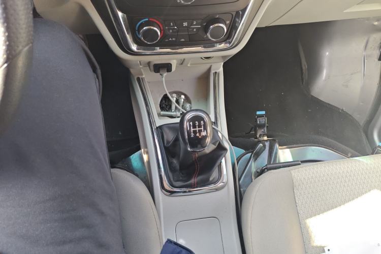Used Jinbei Hiace X30 2024 1.5L Wealthy-Style Passenger Van 5/6/7 Seater Gear Lever