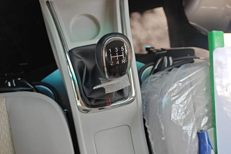 Used Jinbei Hiace X30 2024 1.5L Champion Edition Passenger Vehicle 5/6/7 Seats Gear Lever