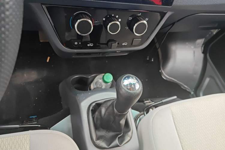 Used Jinbei Hiace X30 2024 1.5L Champion Edition Passenger Vehicle 5/6/7 Seats Gear Lever