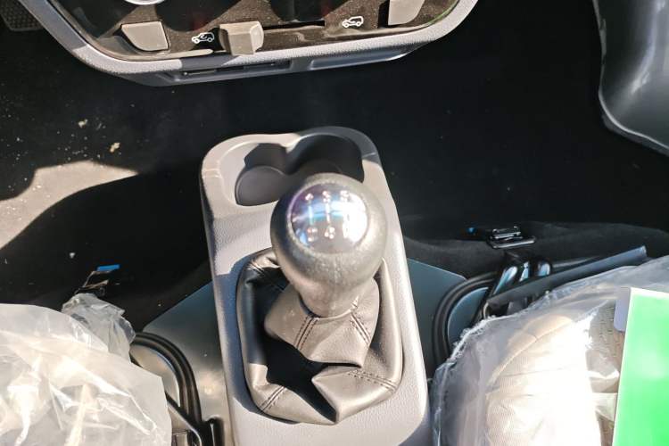 Used Jinbei Hiace X30 2024 1.5L Champion Edition Passenger Vehicle 5/6/7 Seats Gear Lever