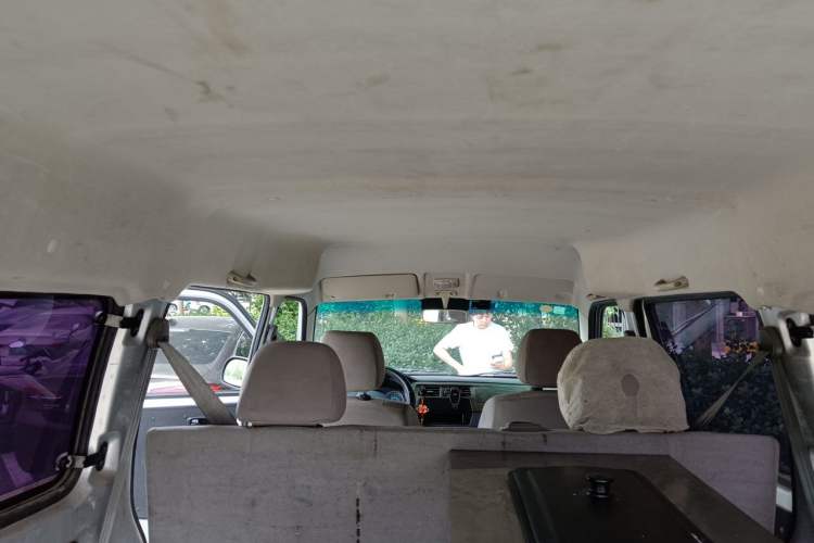 Used Jinbei Hiace X30 2024 1.5L Wealthy-Style Passenger Van 5/6/7 Seater with Front-Mounted Air Conditioning Headliner