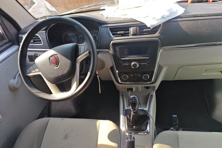 Used Jinbei Hiace X30 2024 1.5L Wealthy-Style Passenger Van 5/6/7 Seater Interior 2