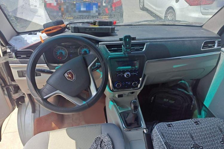 Used Jinbei Hiace X30 2024 1.5L Champion Edition Passenger Vehicle 5/6/7 Seats Interior 2