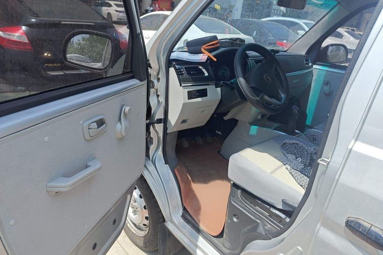 Used Jinbei Hiace X30 2024 1.5L Champion Edition Passenger Vehicle 5/6/7 Seats Interior 3