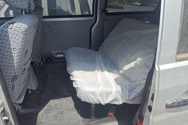 Used Jinbei Hiace X30 2024 1.5L Champion Edition Passenger Vehicle 5/6/7 Seats Interior 4