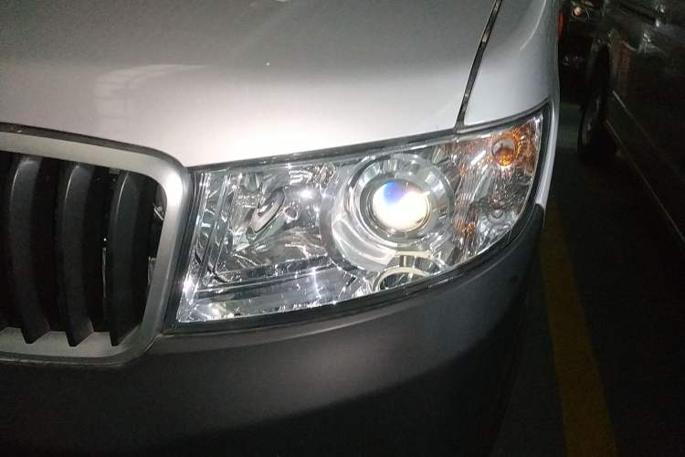 Used Jinbei Hiace X30 2024 1.5L Champion Edition Passenger Vehicle 5/6/7 Seats Left Front Headlight