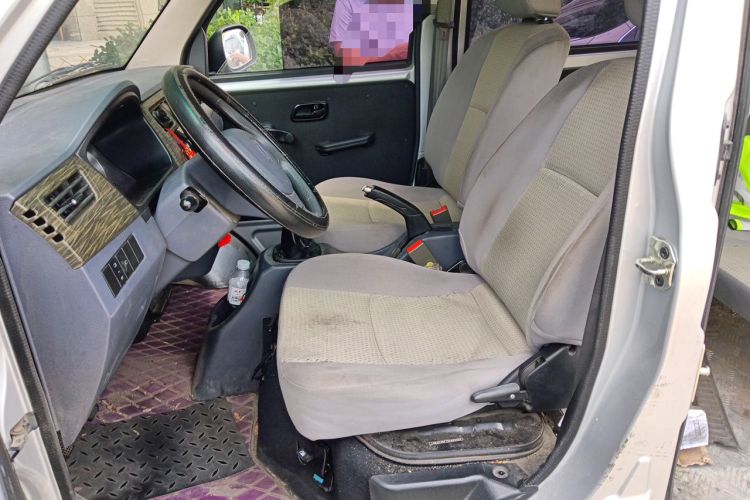 Used Jinbei Hiace X30 2024 1.5L Wealthy-Style Passenger Van 5/6/7 Seater with Front-Mounted Air Conditioning Left Front Seat