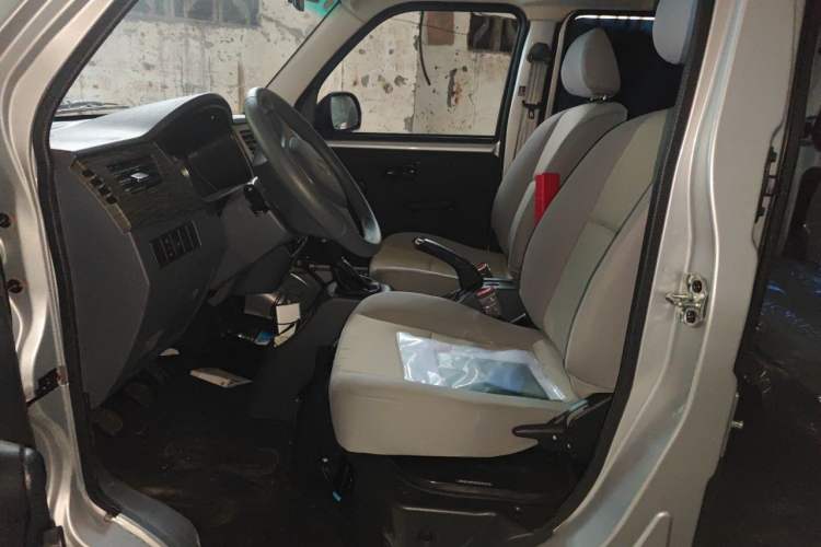 Used Jinbei Hiace X30 2024 1.5L Champion Edition Passenger Vehicle 5/6/7 Seats Left Front Seat