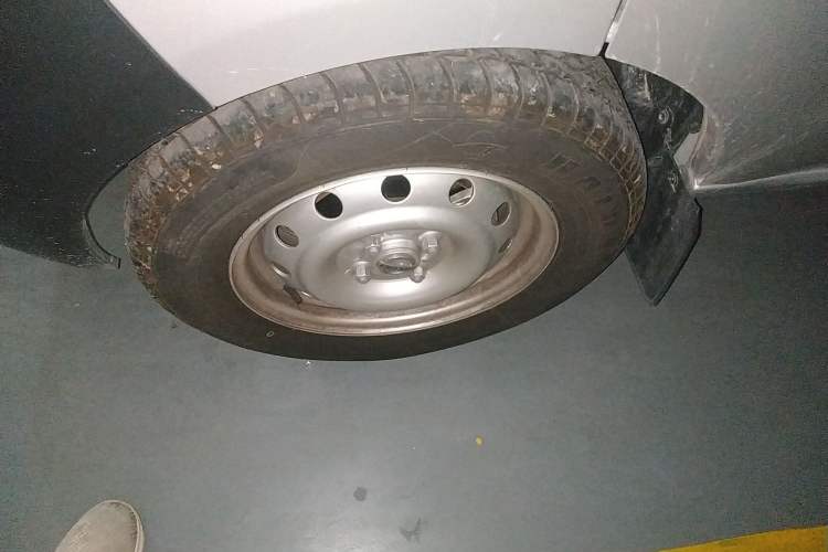 Used Jinbei Hiace X30 2024 1.5L Champion Edition Passenger Vehicle 5/6/7 Seats Left Front Wheel Hub