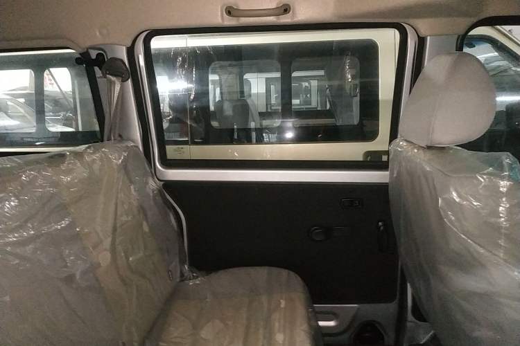 Used Jinbei Hiace X30 2024 1.5L Champion Edition Passenger Vehicle 5/6/7 Seats Left Rear Door Interior
