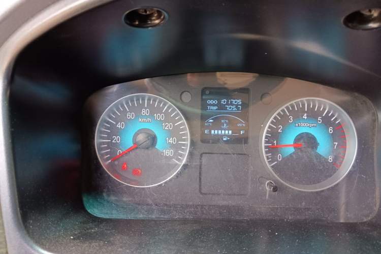 Used Jinbei Hiace X30 2024 1.5L Wealthy-Style Passenger Van 5/6/7 Seater with Front-Mounted Air Conditioning Odometer Close Up