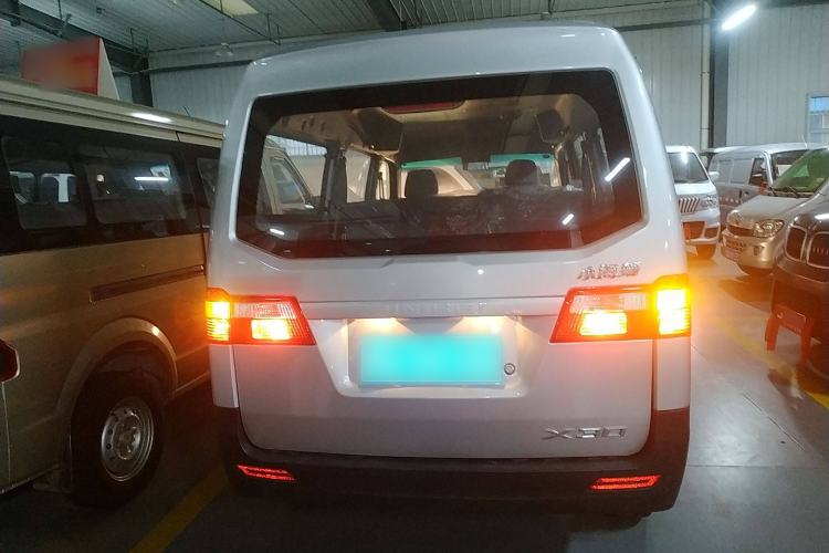 Used Jinbei Hiace X30 2024 1.5L Champion Edition Passenger Vehicle 5/6/7 Seats Rear
