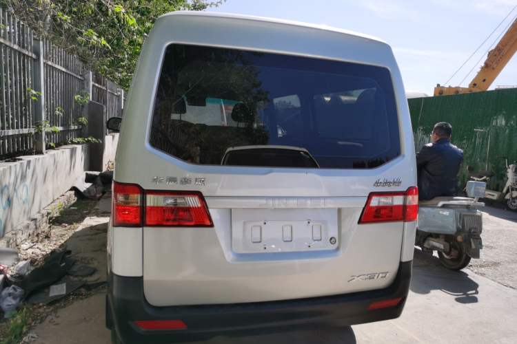 Used Jinbei Hiace X30 2024 1.5L Champion Edition Passenger Vehicle 5/6/7 Seats Rear