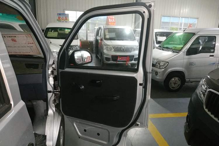 Used Jinbei Hiace X30 2024 1.5L Champion Edition Passenger Vehicle 5/6/7 Seats Right Front Door Interior