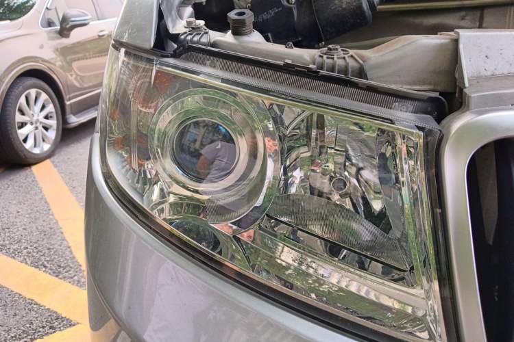 Used Jinbei Hiace X30 2024 1.5L Wealthy-Style Passenger Van 5/6/7 Seater with Front-Mounted Air Conditioning Right Front Headlight