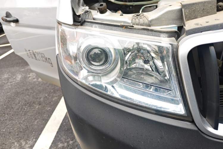 Used Jinbei Hiace X30 2024 1.5L Champion Van 2/5 Seats Right Front Headlight