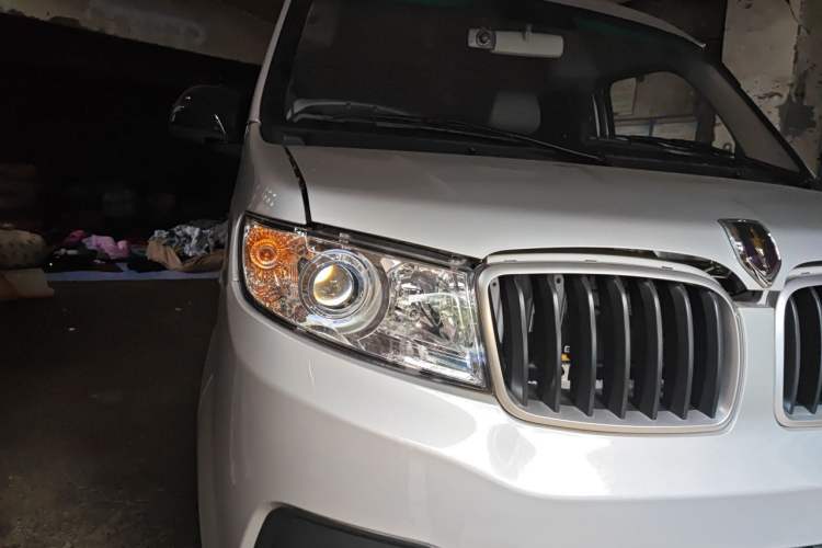 Used Jinbei Hiace X30 2024 1.5L Champion Edition Passenger Vehicle 5/6/7 Seats Right Front Headlight