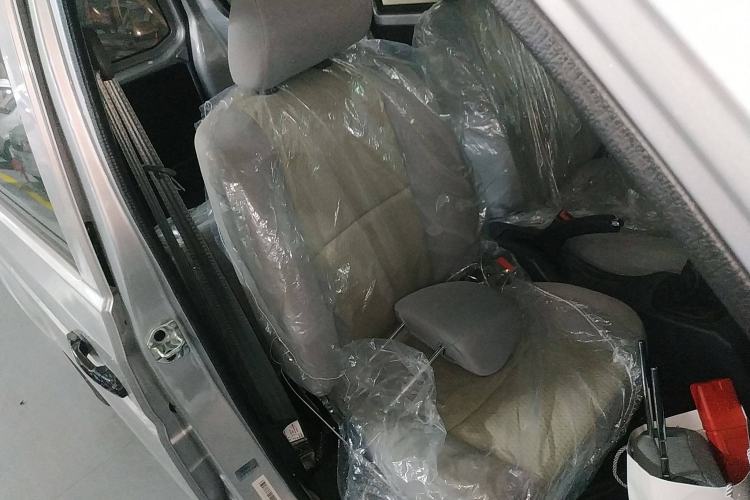 Used Jinbei Hiace X30 2024 1.5L Champion Edition Passenger Vehicle 5/6/7 Seats Right Front Seat