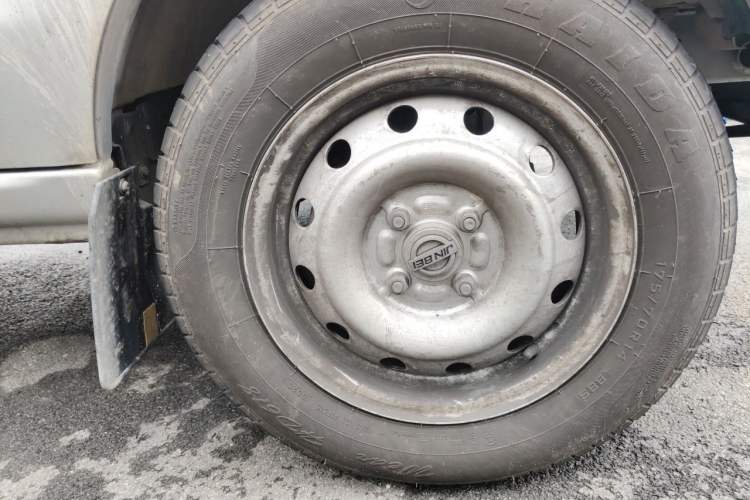 Used Jinbei Hiace X30 2024 1.5L Champion Van 2/5 Seats Right Front Wheel Hub