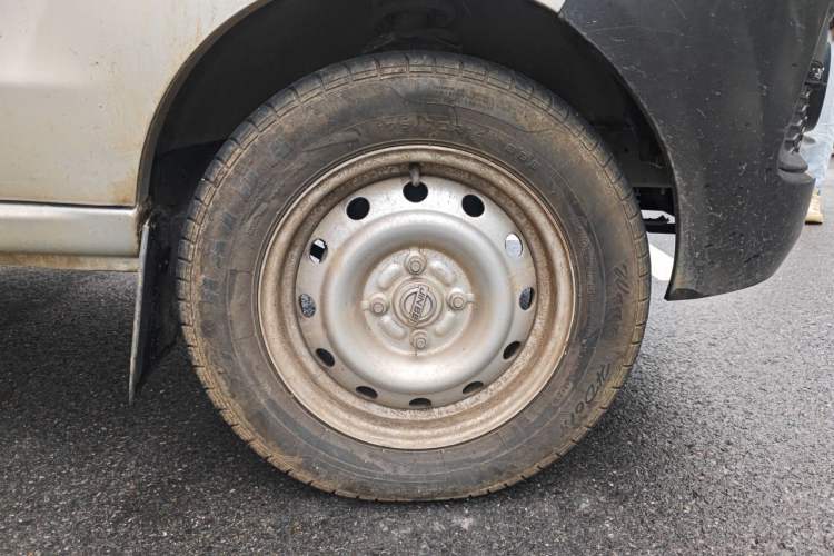 Used Jinbei Hiace X30 2024 1.5L Champion Van 2/5 Seats Right Front Wheel Hub