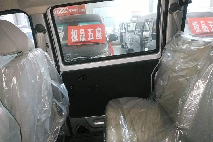 Used Jinbei Hiace X30 2024 1.5L Champion Edition Passenger Vehicle 5/6/7 Seats Right Rear Door Interior
