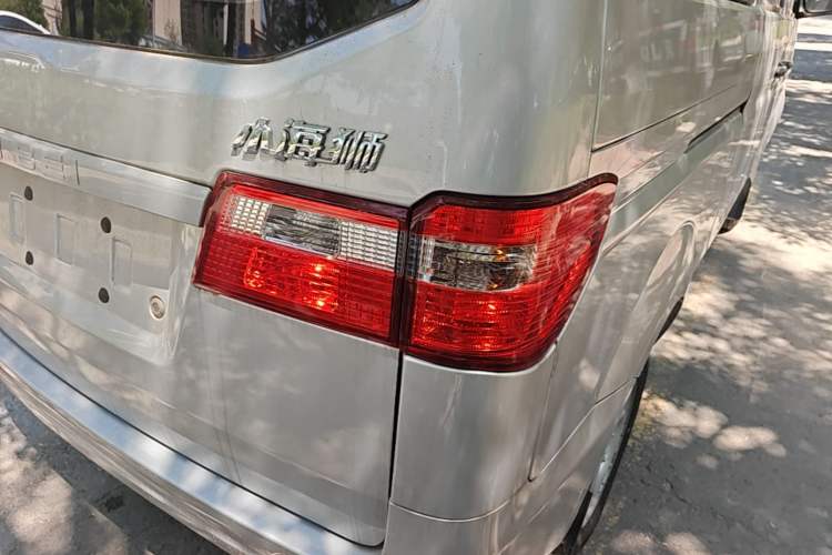 Used Jinbei Hiace X30 2024 1.5L Champion Edition Passenger Vehicle 5/6/7 Seats Right Rear Taillight