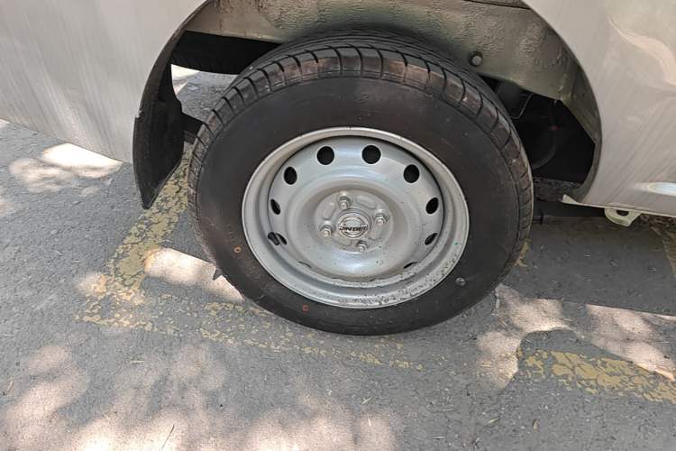 Used Jinbei Hiace X30 2024 1.5L Champion Edition Passenger Vehicle 5/6/7 Seats Right Rear Wheel Hub