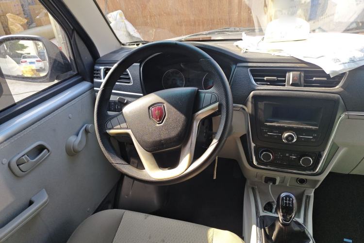 Used Jinbei Hiace X30 2024 1.5L Wealthy-Style Passenger Van 5/6/7 Seater Steering Wheel