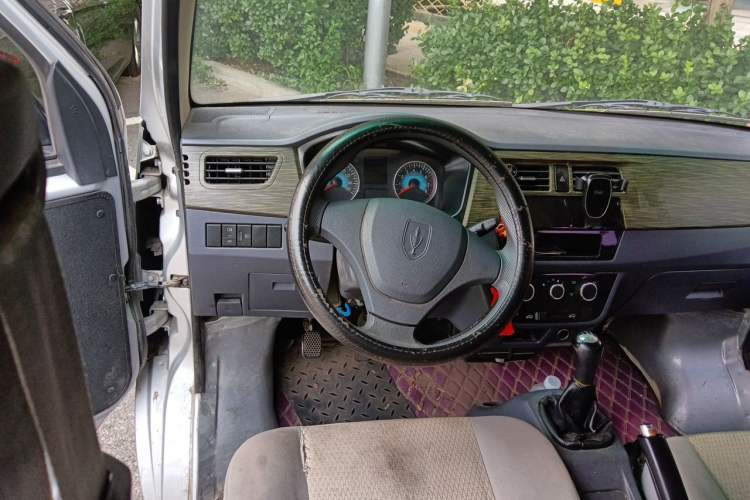 Used Jinbei Hiace X30 2024 1.5L Wealthy-Style Passenger Van 5/6/7 Seater with Front-Mounted Air Conditioning Steering Wheel