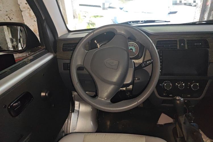 Used Jinbei Hiace X30 2024 1.5L Champion Edition Passenger Vehicle 5/6/7 Seats Steering Wheel