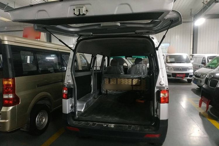 Used Jinbei Hiace X30 2024 1.5L Champion Edition Passenger Vehicle 5/6/7 Seats Trunk
