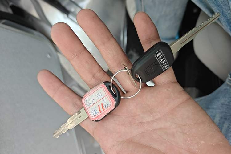 Used Jinbei Hiace X30 2024 1.5L Champion Edition Passenger Vehicle 5/6/7 Seats Vehicle Key
